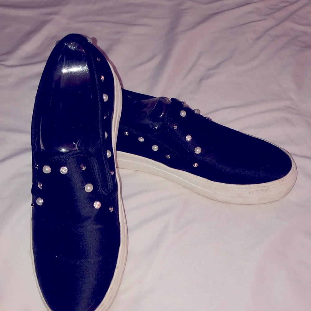 Black slip-on fashion sneakers. size 8.